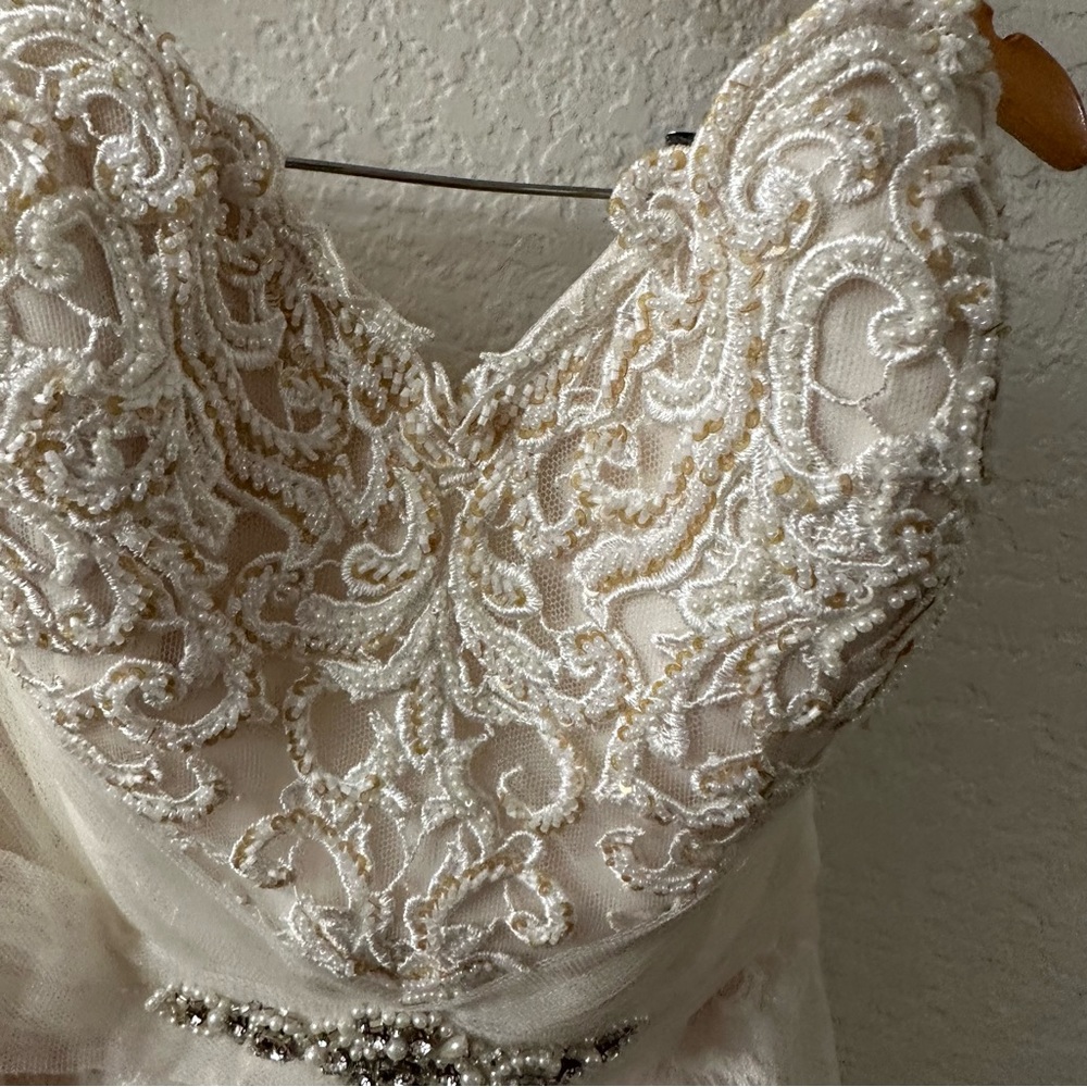Stella York lace Fit and Flare Wedding Dress - Picture 7 of 11